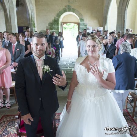 Le mariage de Floriane et Adrien à Ploneis et célébré à la ferme de Trézulien à Douarnenez