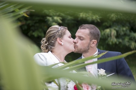 Le mariage de Floriane et Adrien à Ploneis et célébré à la ferme de Trézulien à Douarnenez