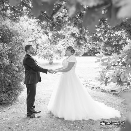 Le mariage de Floriane et Adrien à Ploneis et célébré à la ferme de Trézulien à Douarnenez