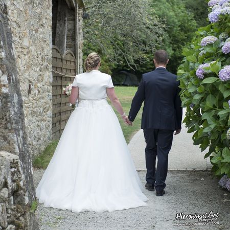 Le mariage de Floriane et Adrien à Ploneis et célébré à la ferme de Trézulien à Douarnenez