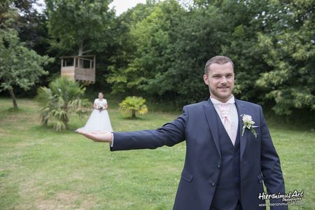 Le mariage de Floriane et Adrien à Ploneis et célébré à la ferme de Trézulien à Douarnenez