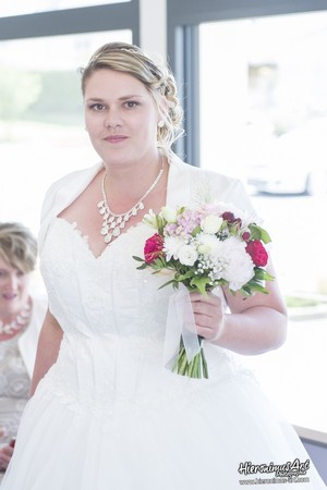 Le mariage de Floriane et Adrien à Ploneis et célébré à la ferme de Trézulien à Douarnenez