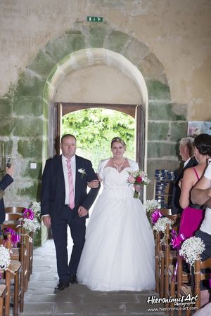 Le mariage de Floriane et Adrien à Ploneis et célébré à la ferme de Trézulien à Douarnenez