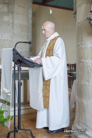 Le mariage de Floriane et Adrien à Ploneis et célébré à la ferme de Trézulien à Douarnenez