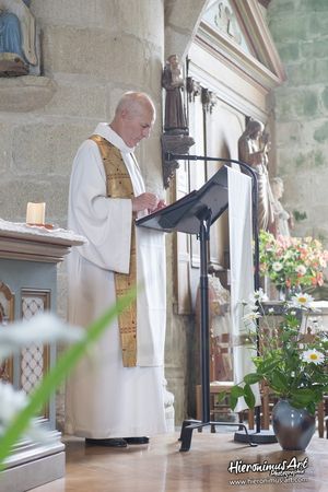 Le mariage de Floriane et Adrien à Ploneis et célébré à la ferme de Trézulien à Douarnenez