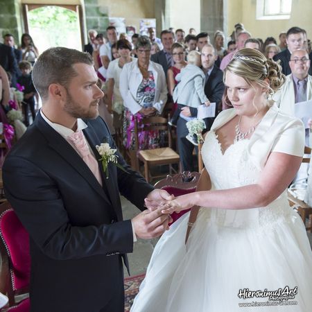 Le mariage de Floriane et Adrien à Ploneis et célébré à la ferme de Trézulien à Douarnenez