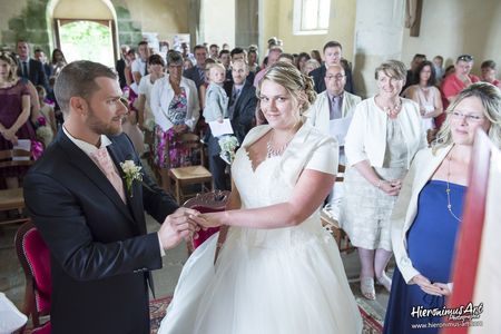 Le mariage de Floriane et Adrien à Ploneis et célébré à la ferme de Trézulien à Douarnenez