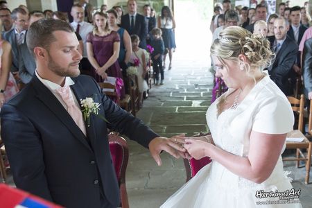 Le mariage de Floriane et Adrien à Ploneis et célébré à la ferme de Trézulien à Douarnenez