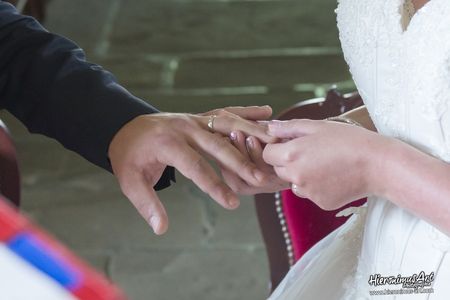 Le mariage de Floriane et Adrien à Ploneis et célébré à la ferme de Trézulien à Douarnenez