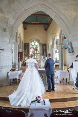 Le mariage de Floriane et Adrien à Ploneis et célébré à la ferme de Trézulien à Douarnenez