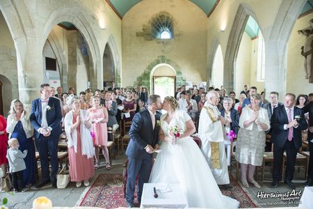 Le mariage de Floriane et Adrien à Ploneis et célébré à la ferme de Trézulien à Douarnenez