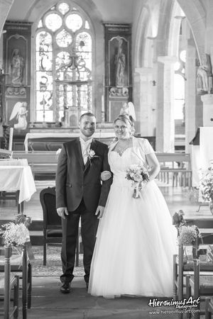 Le mariage de Floriane et Adrien à Ploneis et célébré à la ferme de Trézulien à Douarnenez