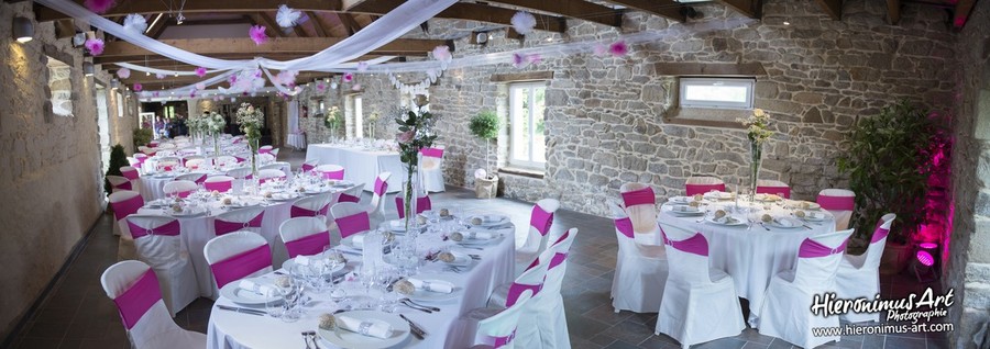 Le mariage de Floriane et Adrien à Ploneis et célébré à la ferme de Trézulien à Douarnenez